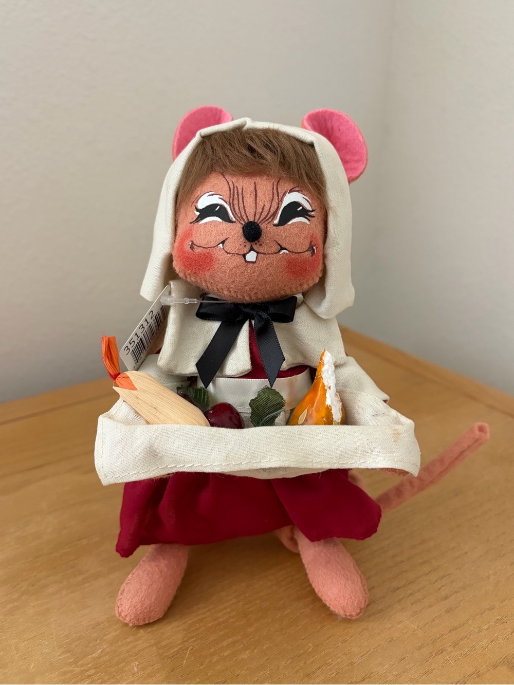 2012 Annalee Thanksgiving Holiday 8” Pilgrim Girl Mouse w/ tag